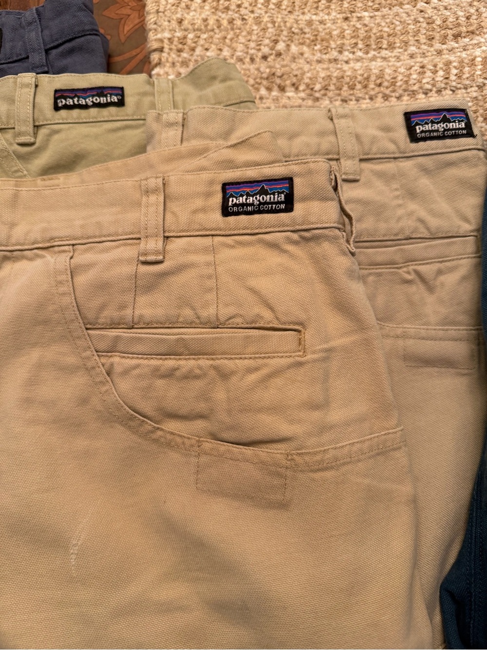 6 pairs of the whole lot. Patagonia Men’s Flat Front Shorts - Beige & Teal - Picture 3 of 5